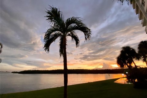Copropriété à vendre à Sunny Isles Beach, Floride: 2 chambres, 125.42 m2 № 1950322 - photo 29