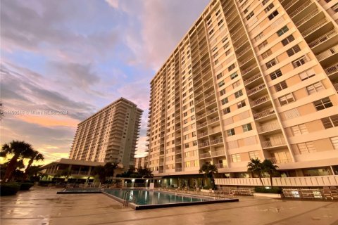 Copropriété à vendre à Sunny Isles Beach, Floride: 2 chambres, 125.42 m2 № 1950322 - photo 25
