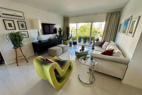 Copropriété à vendre à Sunny Isles Beach, Floride: 2 chambres, 125.42 m2 № 1950322 - photo 10