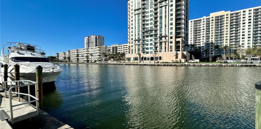 Condo à Sunny Isles Beach, Floride, 2 chambres № 1950322