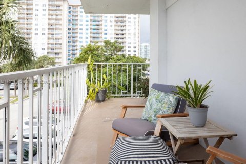 Copropriété à vendre à Sunny Isles Beach, Floride: 2 chambres, 125.42 m2 № 1950322 - photo 20