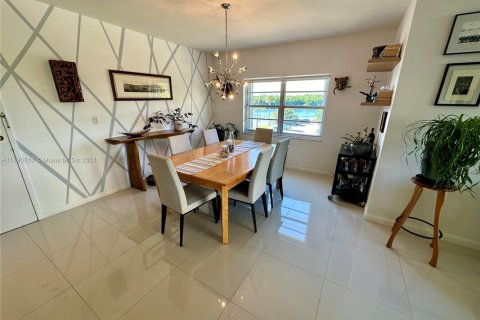 Copropriété à vendre à Sunny Isles Beach, Floride: 2 chambres, 125.42 m2 № 1950322 - photo 2