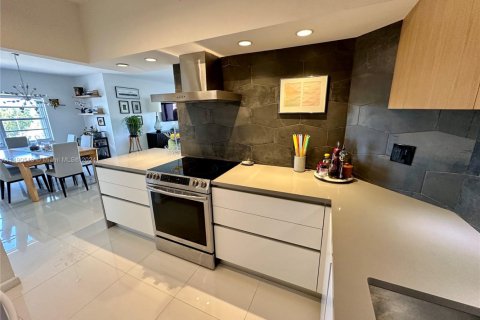 Copropriété à vendre à Sunny Isles Beach, Floride: 2 chambres, 125.42 m2 № 1950322 - photo 9