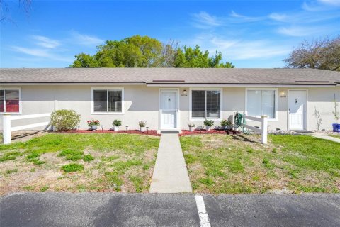 Condo in Tavares, Florida, 2 bedrooms  № 2318530