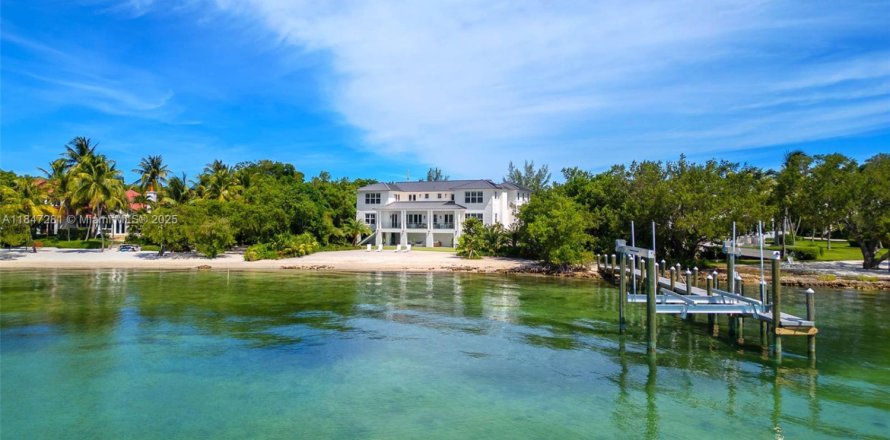 House in Islamorada, Village of Islands, Florida 7 bedrooms, 548.12 sq.m. № 1845431