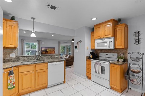 House in Orlando, Florida 3 bedrooms, 110.93 sq.m. № 1765536 - photo 3