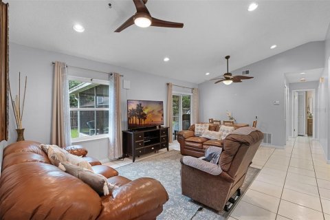 House in Orlando, Florida 3 bedrooms, 110.93 sq.m. № 1765536 - photo 7