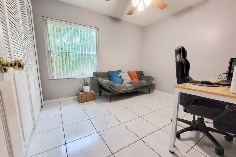 House in Orlando, Florida 3 bedrooms, 110.93 sq.m. № 1765536 - photo 12