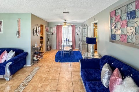 Casa en venta en Orlando, Florida, 3 dormitorios, 139.35 m2 № 1908844 - foto 3