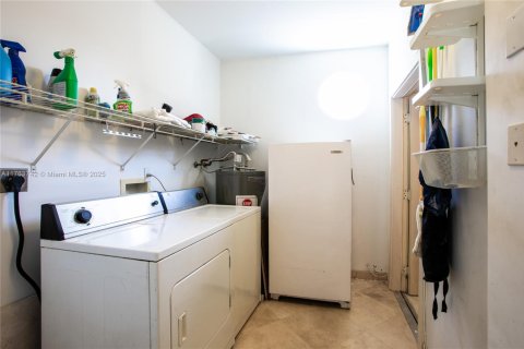 Villa ou maison à vendre à Dania Beach, Floride: 2 chambres, 170.57 m2 № 1983447 - photo 23