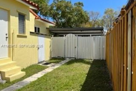 Villa ou maison à louer à Miami, Floride: 3 chambres, 141.95 m2 № 2026718 - photo 10