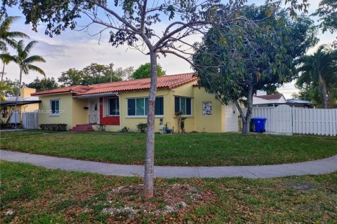 Villa ou maison à Miami, Floride 3 chambres, 141.95 m2 № 2026718