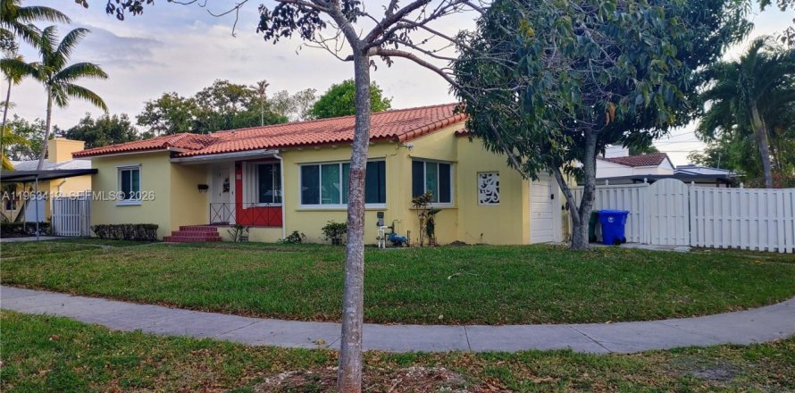 Villa ou maison à Miami, Floride 3 chambres, 141.95 m2 № 2026718