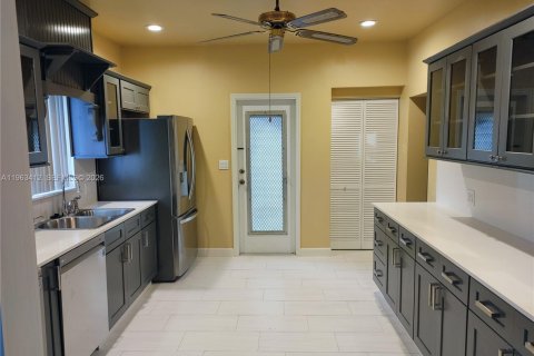 Villa ou maison à louer à Miami, Floride: 3 chambres, 141.95 m2 № 2026718 - photo 3