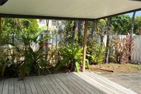 Villa ou maison à louer à Miami, Floride: 3 chambres, 141.95 m2 № 2026718 - photo 8