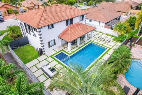 Casa en alquiler en Miami, Florida, 4 dormitorios, 231.88 m2 № 1979377 - foto 5