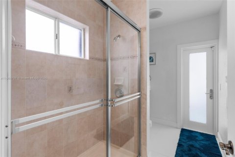 Casa en alquiler en Miami, Florida, 4 dormitorios, 231.88 m2 № 1979377 - foto 23