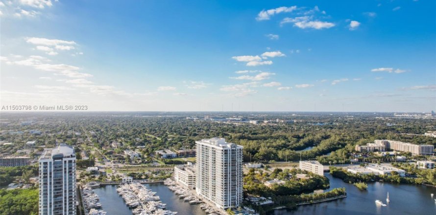 Land in North Miami Beach, Florida № 913621