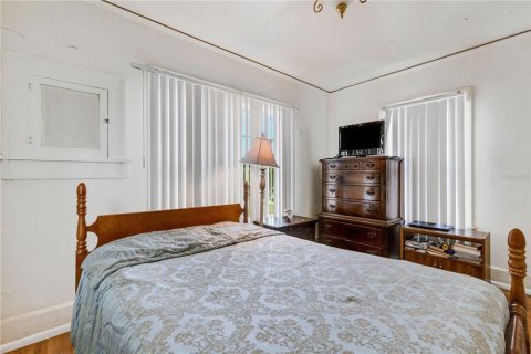 House in Saint Petersburg, Florida 5 bedrooms, 296.73 sq.m. № 2229265 - photo 27