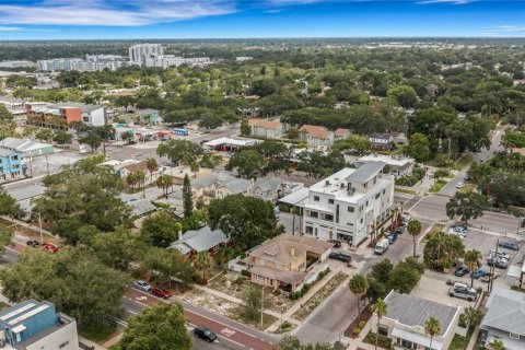 House in Saint Petersburg, Florida 5 bedrooms, 296.73 sq.m. № 2229265 - photo 15