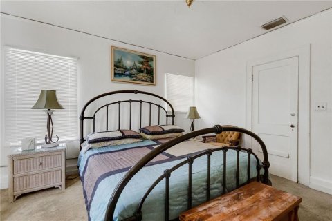 House in Saint Petersburg, Florida 5 bedrooms, 296.73 sq.m. № 2229265 - photo 25