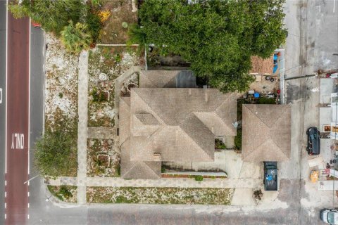 House in Saint Petersburg, Florida 5 bedrooms, 296.73 sq.m. № 2229265 - photo 10