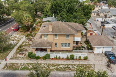 House in Saint Petersburg, Florida 5 bedrooms, 296.73 sq.m. № 2229265 - photo 11