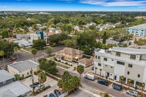 House in Saint Petersburg, Florida 5 bedrooms, 296.73 sq.m. № 2229265 - photo 13