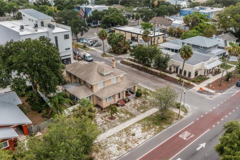 House in Saint Petersburg, Florida 5 bedrooms, 296.73 sq.m. № 2229265 - photo 17