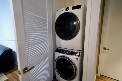 Condo in Miami, Florida  № 1811369 - photo 8