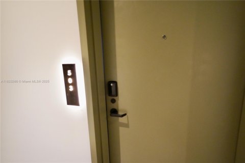 Condo in Miami, Florida  № 1811369 - photo 2