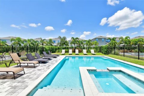 Villa ou maison à vendre à Kissimmee, Floride: 6 chambres, 308.16 m2 № 2120746 - photo 4