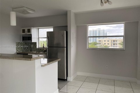 Condominio en venta en North Miami Beach, Florida, 2 dormitorios, 110.55 m2 № 1763376 - foto 13