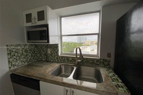 Condominio en venta en North Miami Beach, Florida, 2 dormitorios, 110.55 m2 № 1763376 - foto 14