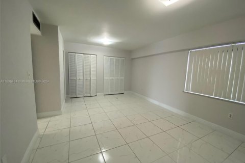Condominio en venta en North Miami Beach, Florida, 2 dormitorios, 110.55 m2 № 1763376 - foto 20