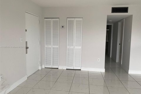 Condominio en venta en North Miami Beach, Florida, 2 dormitorios, 110.55 m2 № 1763376 - foto 12