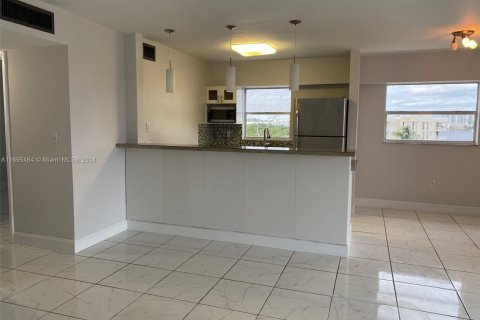 Condominio en venta en North Miami Beach, Florida, 2 dormitorios, 110.55 m2 № 1763376 - foto 6