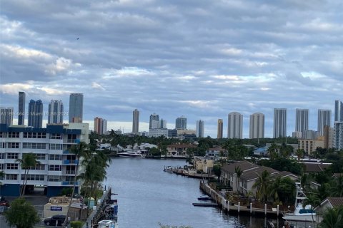 Condominio en venta en North Miami Beach, Florida, 2 dormitorios, 110.55 m2 № 1763376 - foto 10