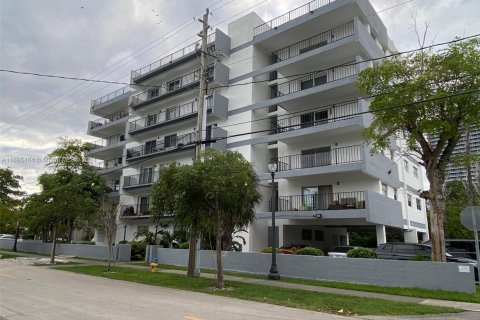 Condominio en venta en North Miami Beach, Florida, 2 dormitorios, 110.55 m2 № 1763376 - foto 2