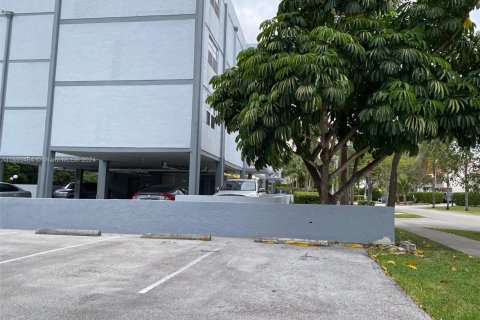 Condominio en venta en North Miami Beach, Florida, 2 dormitorios, 110.55 m2 № 1763376 - foto 25