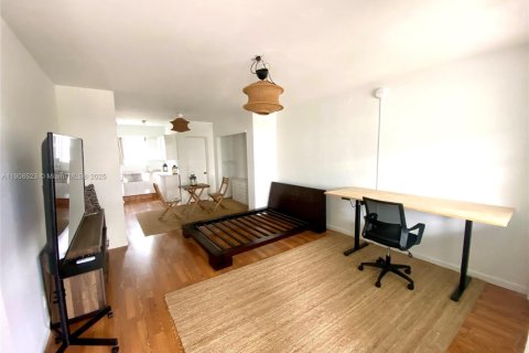 Condo in Miami Beach, Florida № 1964169 - photo 1