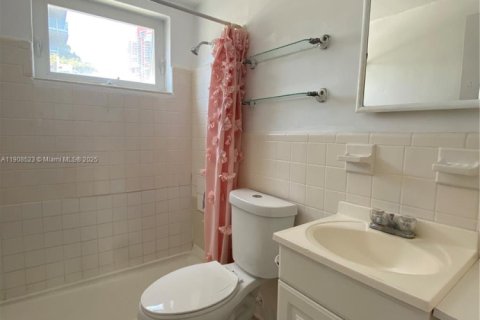 Condo in Miami Beach, Florida № 1964169 - photo 10