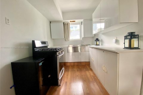 Condo in Miami Beach, Florida № 1964169 - photo 8