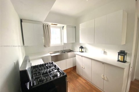 Condo in Miami Beach, Florida № 1964169 - photo 9