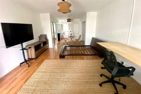 Condo in Miami Beach, Florida № 1964169 - photo 2