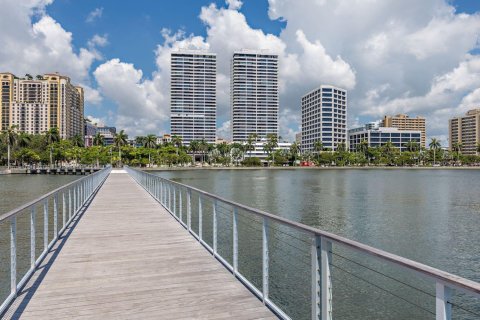 Снять в аренду кондоминиум в Уэст-Палм-Бич, Флорида 2 спальни, 194.26м2, № 929902 - фото 1