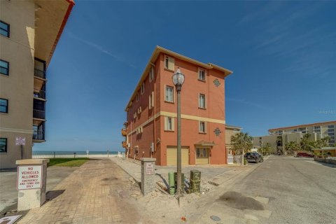 Casa en venta en Redington Shores, Florida, 8 dormitorios, 518.39 m2 № 2386745 - foto 14