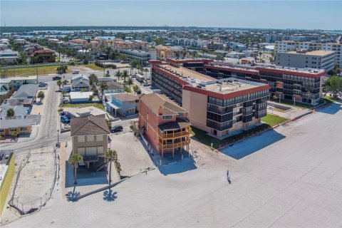 Casa en venta en Redington Shores, Florida, 8 dormitorios, 518.39 m2 № 2386745 - foto 24