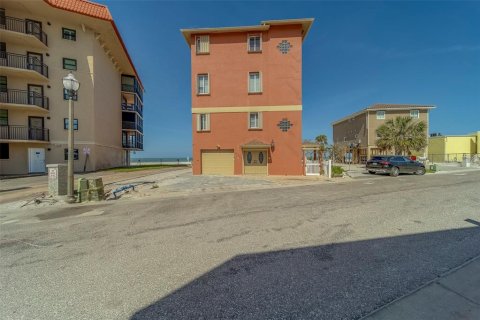 Casa en venta en Redington Shores, Florida, 8 dormitorios, 518.39 m2 № 2386745 - foto 12
