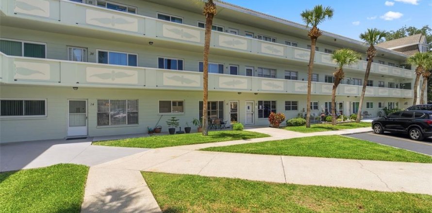 Condo in Clearwater, Florida, 2 bedrooms № 2233736